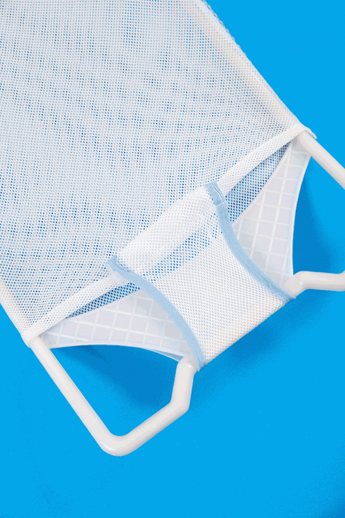 سرير استحمام أطفال متعدد الألوان بمقعد دعم آمن و شبكة أستحمام و وسادة على شكل قلب