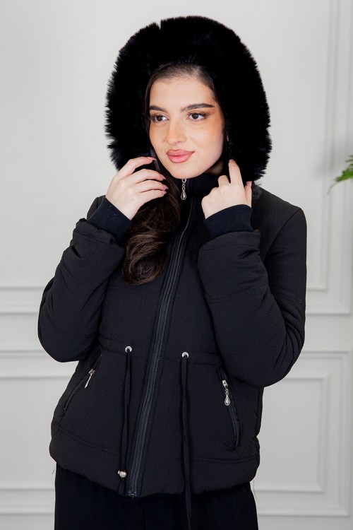 جاكيت نسائي شتوي لون أسود بقبعة منفصلة بفرو قابلة للتركيب و بسحاب و جيوب من الأمام