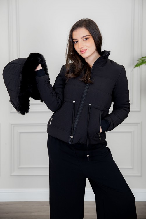 جاكيت نسائي شتوي لون أسود بقبعة منفصلة بفرو قابلة للتركيب و بسحاب و جيوب من الأمام