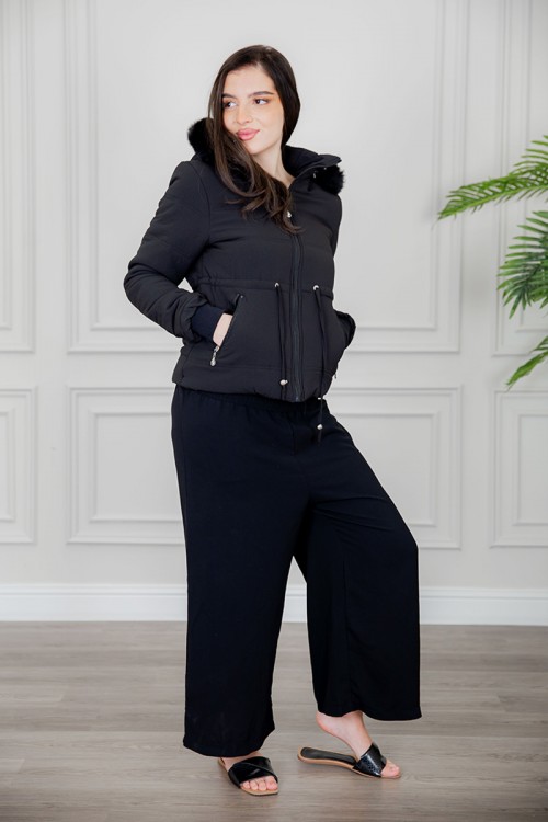 جاكيت نسائي شتوي لون أسود بقبعة منفصلة بفرو قابلة للتركيب و بسحاب و جيوب من الأمام