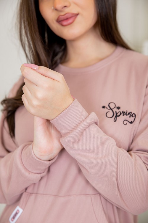 قميص نسائي شتوي لون لحمي طويل بياقة دائرية و جيوب الكنغر و أكمام طويلة