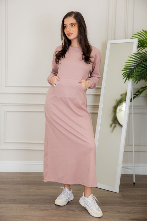 قميص نسائي شتوي لون لحمي طويل بياقة دائرية و جيوب الكنغر و أكمام طويلة