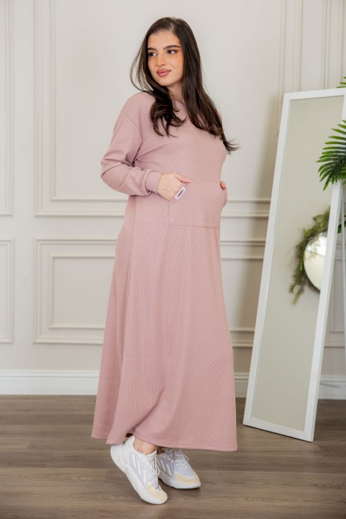 قميص نسائي شتوي لون لحمي طويل بياقة دائرية و جيوب الكنغر و أكمام طويلة