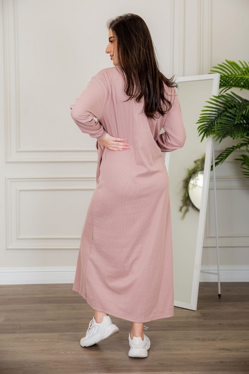 قميص نسائي شتوي لون لحمي طويل بياقة دائرية و جيوب الكنغر و أكمام طويلة