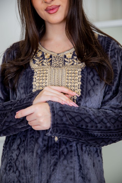 قميص نسائي شتوي مخمل متعدد الألوان بتطريز باللون الذهبي و بأكمام طويلة