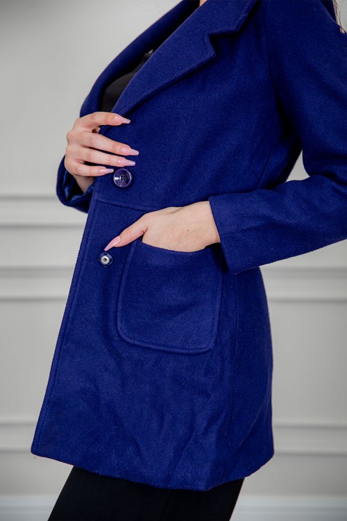 جاكيت نسائي شتوي لون أزرق غامق ياقة كبيرة بأزرار وجيوب من الأمام