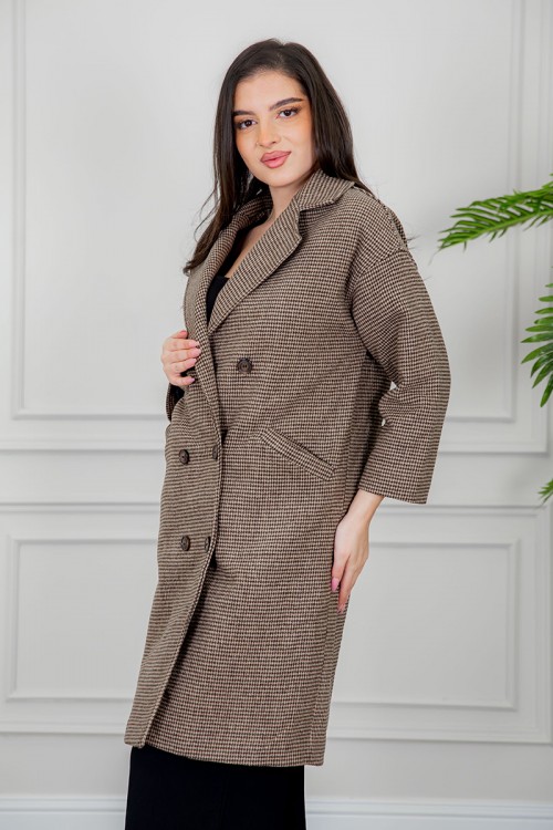 جاكيت نسائي شتوي لون بني ياقة كبيرة بنقش المربعات الصغيرة و بأزرار وجيوب من الأمام