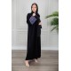 عباية نسائية كشميري أنيقة لون أسود مزينة من الأكمام و أزرار من الأمام مع طرحة