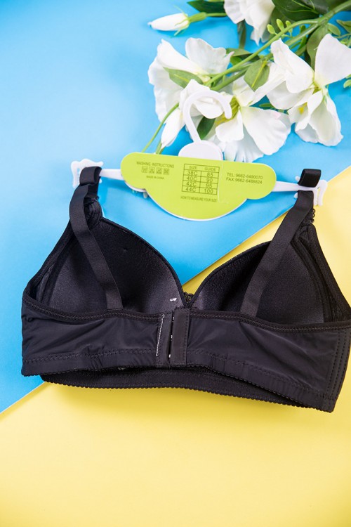 صدرية نسائي مبطنة لون أسود بأحزمة قابلة للتعديل من الخلف