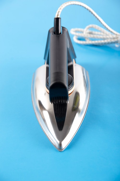 مكواة ملابس كهربائية جافة