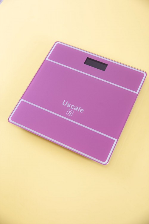 ميزان قياس الوزن الإلكتروني لون وردي