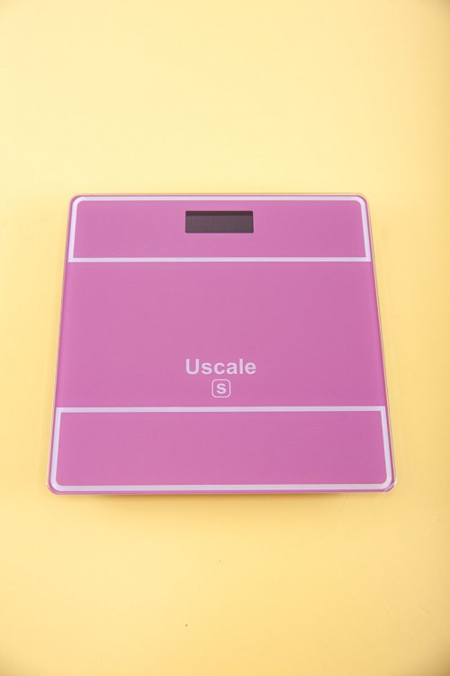 ميزان قياس الوزن الإلكتروني لون وردي