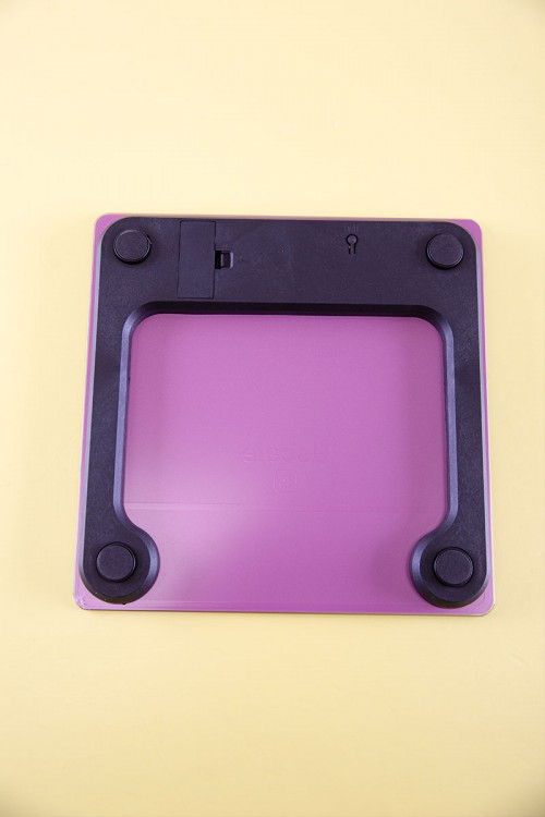 ميزان قياس الوزن الإلكتروني لون وردي