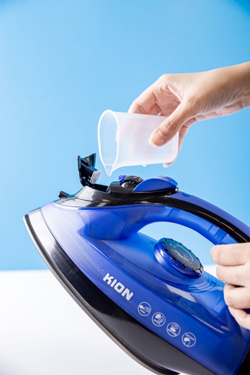 مكواة بخار كهربائية 2200 واط لون أسود و أزرق