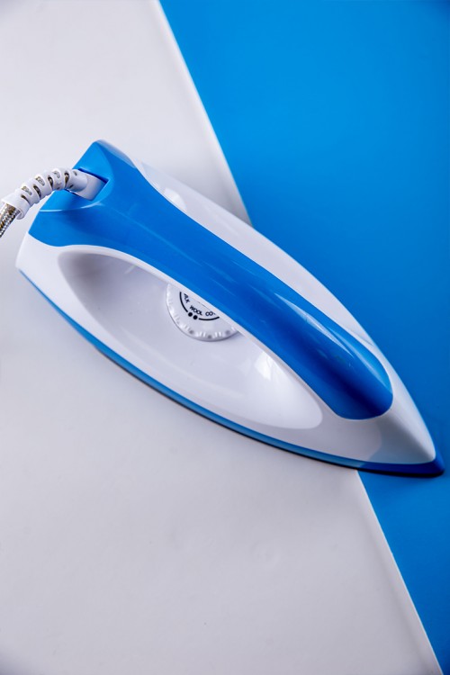 مكواة ملابس كهربائية جافة 1200 واط