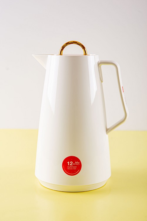 ترمس قهوة أو شاي لون أبيض ذو غطاء ذهبي لامع حافظ للحرارة بسعة 1 لتر