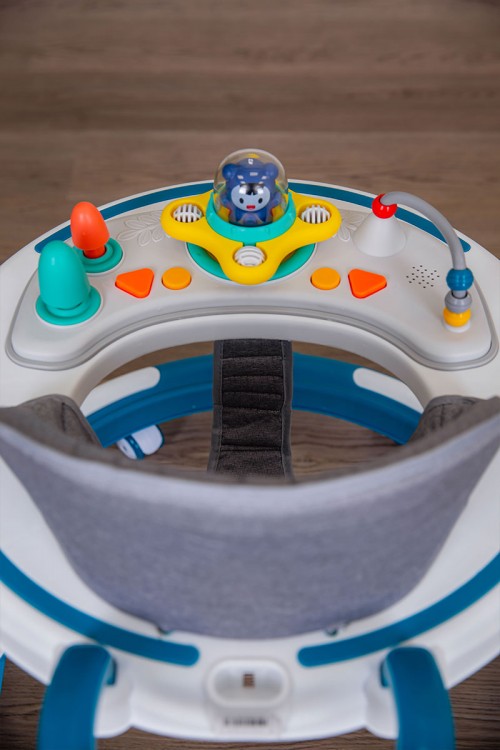 مشاية أطفال متعددة الألوان قابلة للطي و مضادة للإنزلاق مع لوح ألعاب