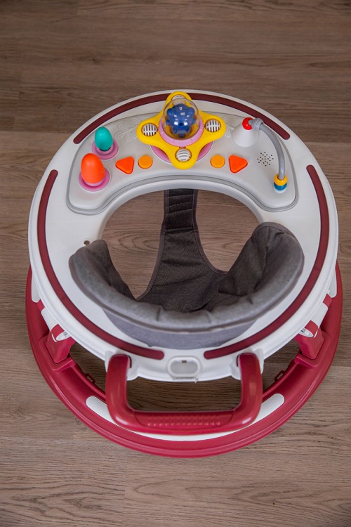 مشاية أطفال متعددة الألوان قابلة للطي و مضادة للإنزلاق مع لوح ألعاب