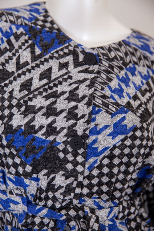 قميص نسائي شتوي طويل بطبعة أشكال مختلفة بأزرار من الأمام و رباط بزم من الخصر