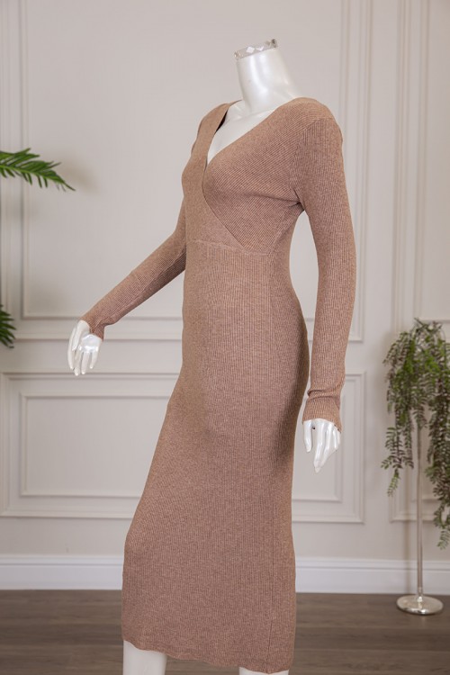 فستان نسائي شتوي طويل لون بيج غامق بياقة قصة سبعة و بأكمام طويلة