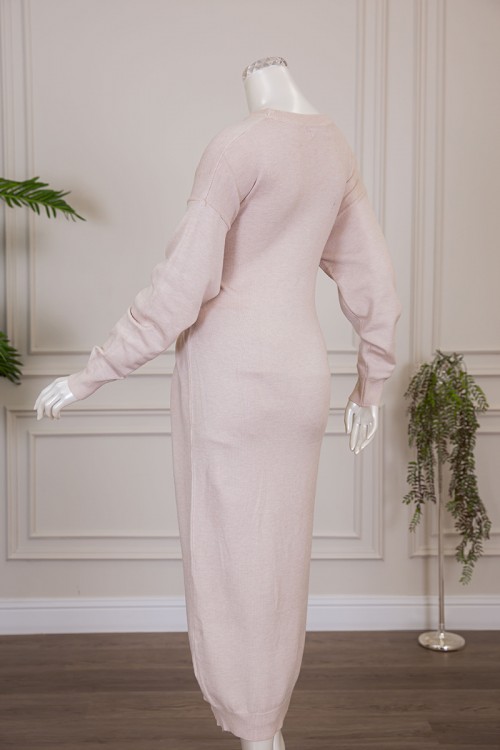 فستان نسائي شتوي طويل لون اوف وايت بياقة دائرية و بأكمام طويلة