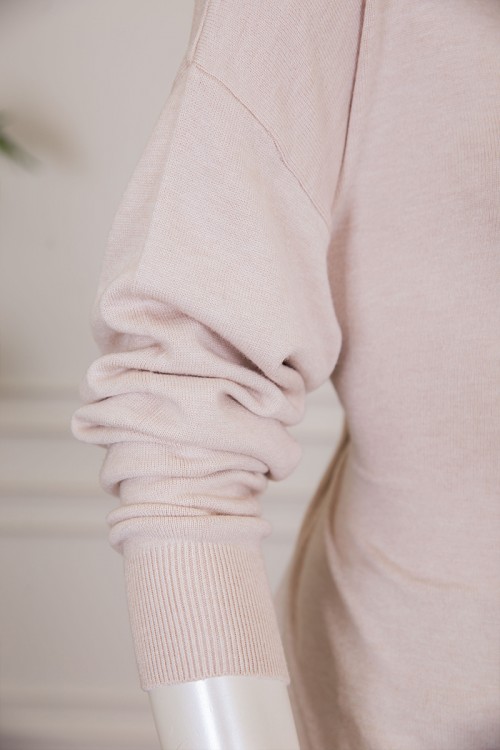 فستان نسائي شتوي طويل لون اوف وايت بياقة دائرية و بأكمام طويلة