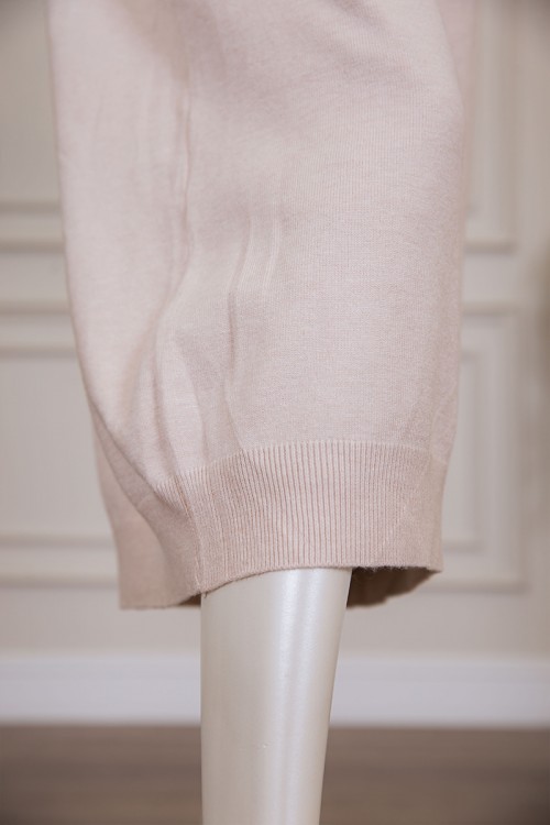 فستان نسائي شتوي طويل لون اوف وايت بياقة دائرية و بأكمام طويلة