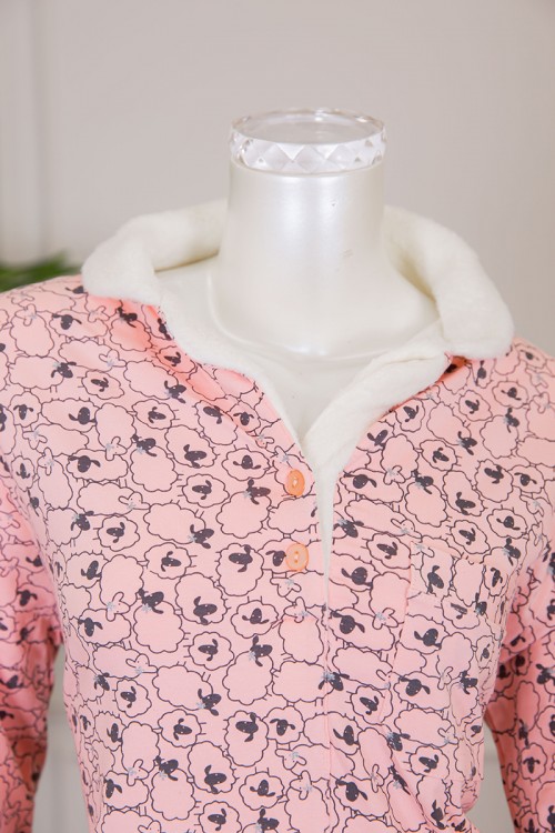 فستان نسائي شتوي طويل لون اوف وايت بياقة دائرية و بأكمام طويلة