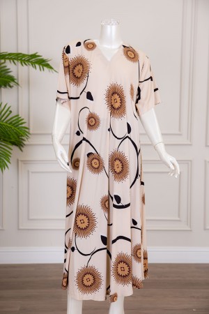 قميص نسائي كلوش لون بيج فاتح بطبعة زهور و بياقة قصة سبعة ذو أكمام قصيرة