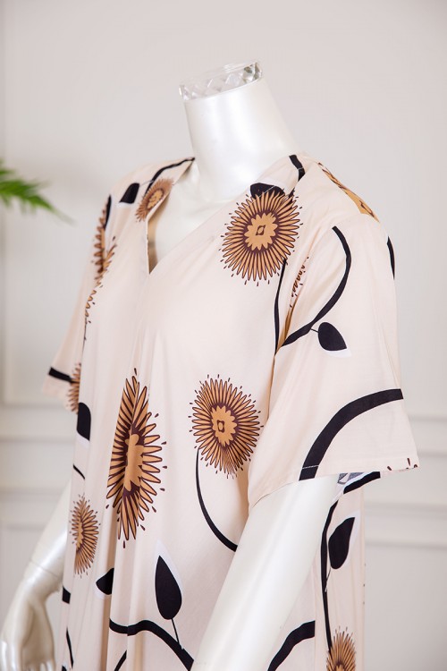 قميص نسائي كلوش لون بيج فاتح بطبعة زهور و بياقة قصة سبعة ذو أكمام قصيرة