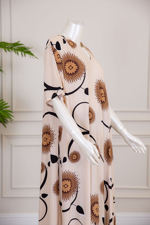 قميص نسائي كلوش لون بيج فاتح بطبعة زهور و بياقة قصة سبعة ذو أكمام قصيرة