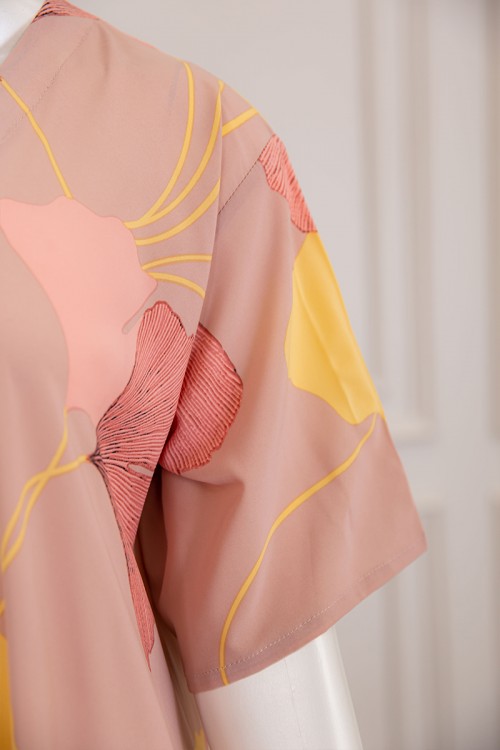 قميص نسائي كلوش لون خربزي بطبعة زهور و بياقة قصة سبعة ذو أكمام قصيرة