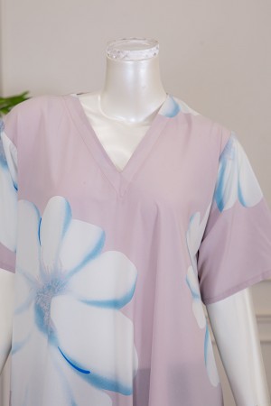 قميص نسائي كلوش لون موف فاتح بطبعة زهور و بياقة قصة سبعة ذو أكمام قصيرة