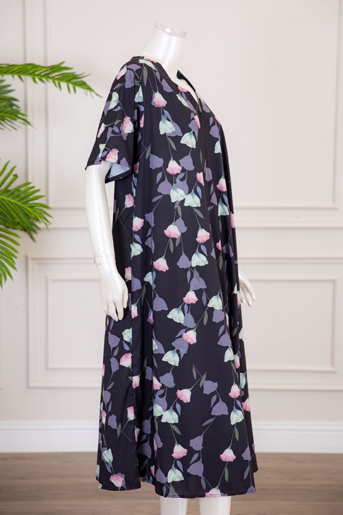 قميص نسائي كلوش لون أسود بطبعة ورود و بياقة قصة سبعة ذو أكمام قصيرة