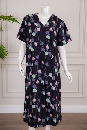 قميص نسائي كلوش لون أسود بطبعة ورود و بياقة قصة سبعة ذو أكمام قصيرة