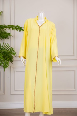جلابية نسائية لون أصفر بتطريز ذهبي ياقة عالية مع قصة سبعة ذو أكمام طويلة 