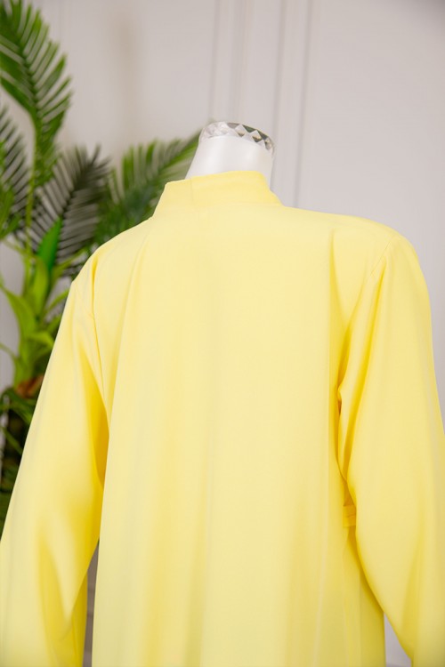 جلابية نسائية لون أصفر بتطريز ذهبي ياقة عالية مع قصة سبعة ذو أكمام طويلة