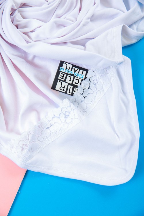 كوفلة أطفال لون أبيض