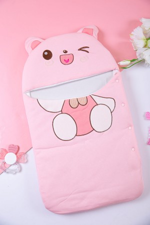 مدس أطفال متعدد الألوان مزين برسوم  من الأمام و بأزرار من الجانب الأيمن