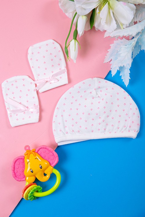 طقم أطفال قطعتين قبعة و جونتي لون أبيض مزين باللون الوردي