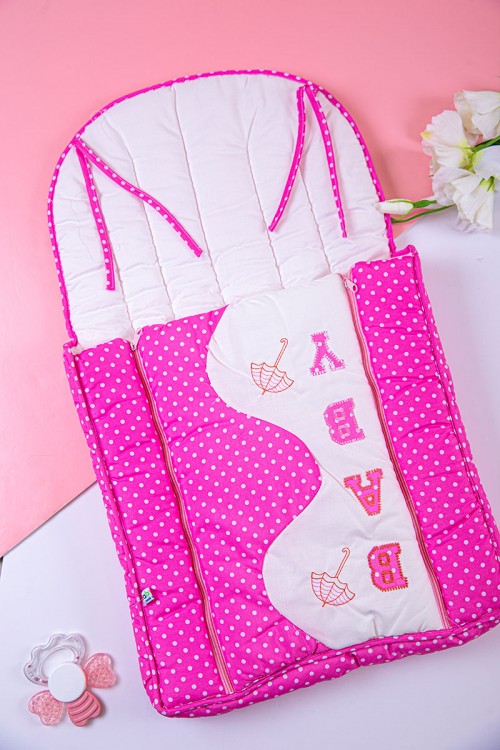 مدس أطفال لون وردي منقط بكتابات ورسوم و سحاب من الأمام