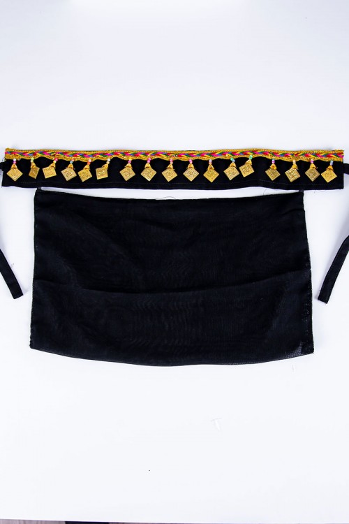 برقع نسائي لون أسود ليوم التأسيس مزين من الأعلى بخيوط ملونة و اكسسوارات ذهبية