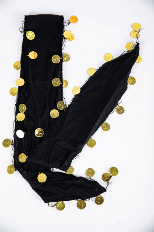 حزام أو ربطة شعر تراثية لون أسود مزينة بجنيهات ذهبية