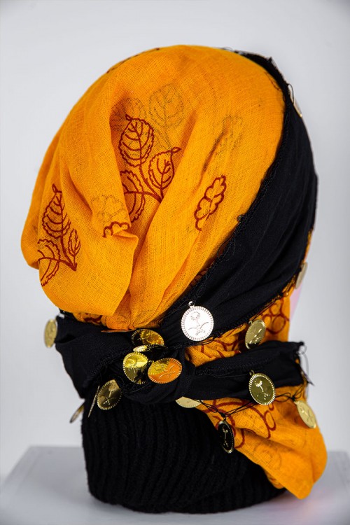 حزام أو ربطة شعر تراثية لون أسود مزينة بجنيهات ذهبية