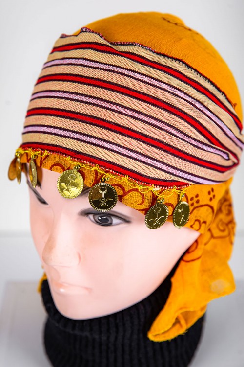 ربطة شعر تراثية ملونة مزينة بجنيهات ذهبية