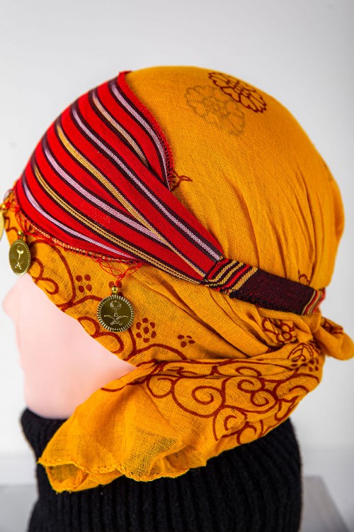 ربطة شعر تراثية ملونة مزينة بجنيهات ذهبية