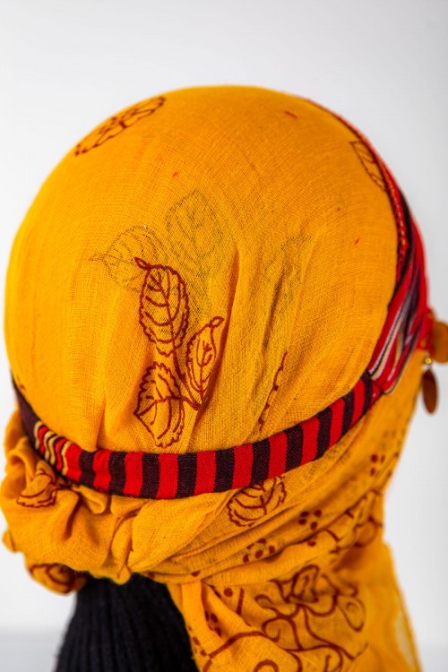 ربطة شعر تراثية ملونة مزينة بجنيهات ذهبية