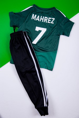 طقم ولادي رياضي قطعتين تيشيرت الأهلي بأكمام قصيرة و بنطلون طويل لون أسود مخطط باللون الأبيض من الجانبين بزم من الخصر و الأسفل