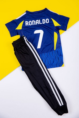 طقم ولادي رياضي قطعتين تيشيرت النصر لون كحلي بأكمام قصيرة و بنطلون طويل لون أسود مخطط باللون الأبيض من الجانبين بزم من الخصر و الأسفل