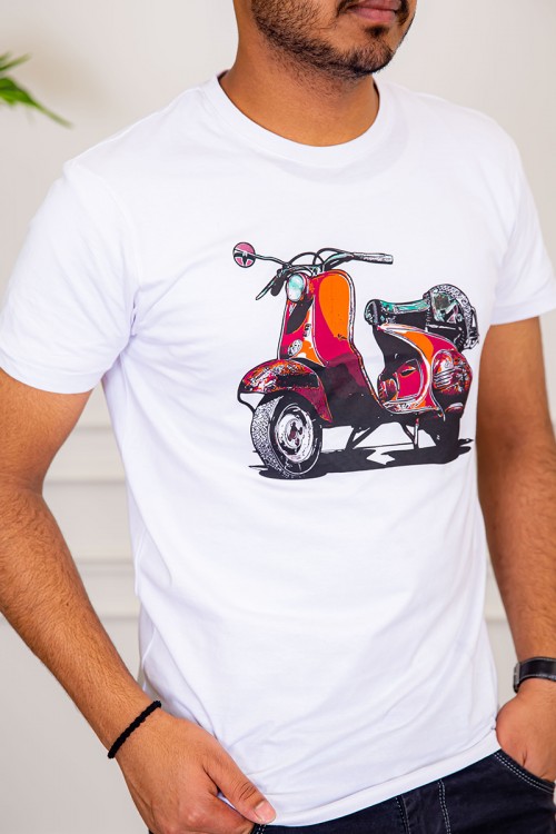 تيشيرت رجالي لون أبيض برسومات من الأمام